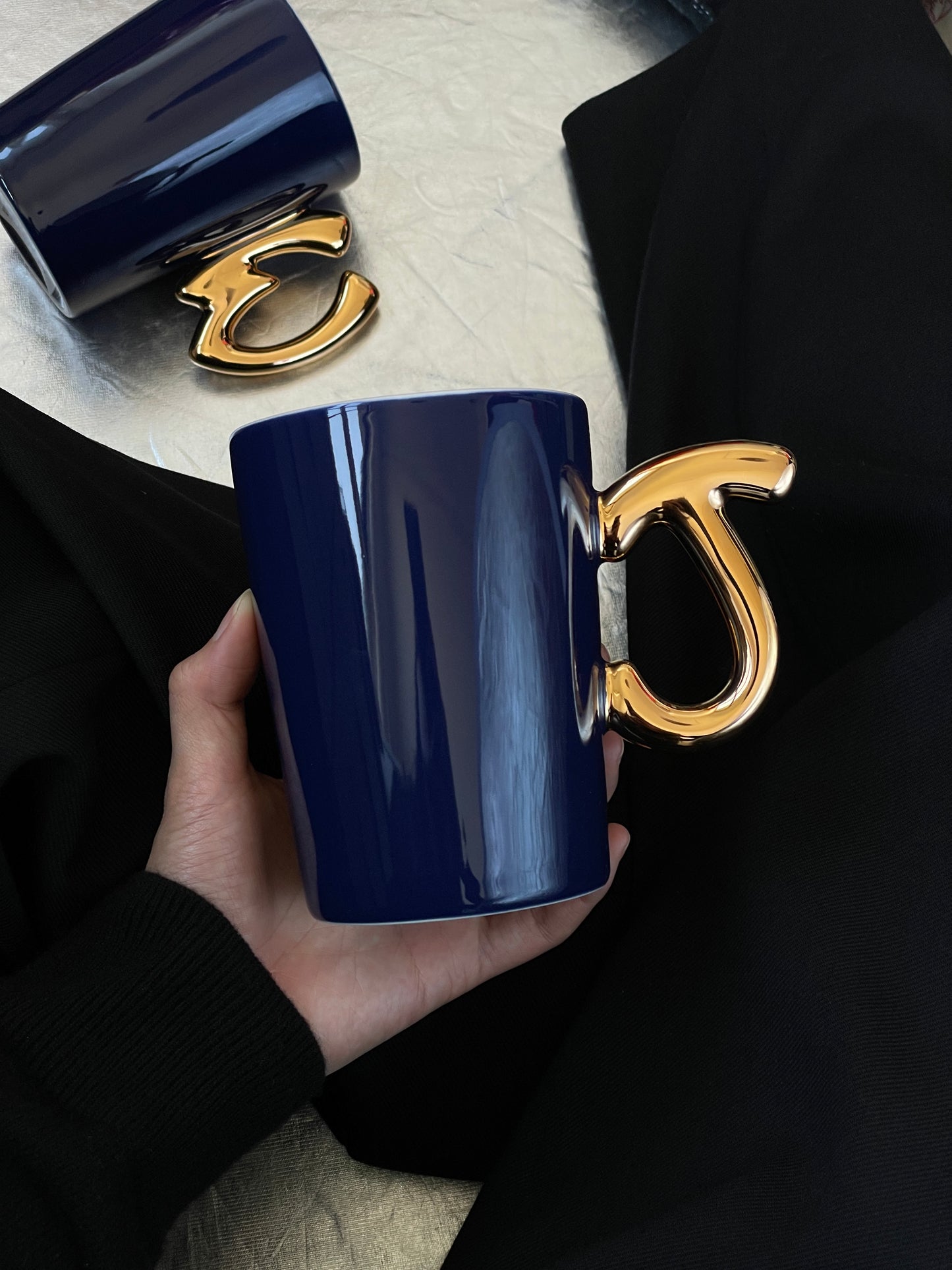 Stan&Co 15 OZ LETTER MUG 1.0 LUSTER NAVY|CERAMIC