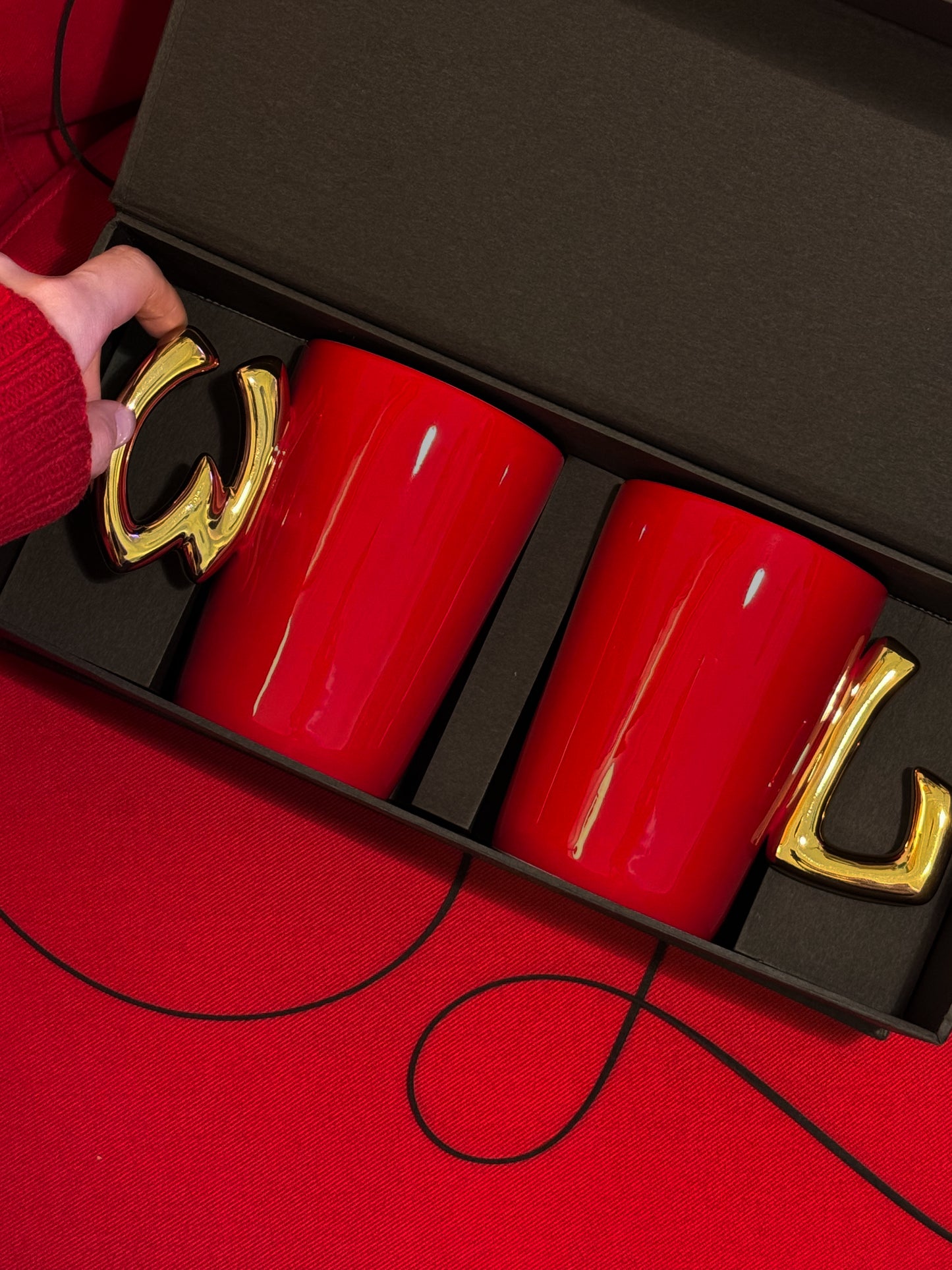 Stan&Co 15 OZ LETTER COUPLE MUG 1.0 LUSTER RED|CERAMIC